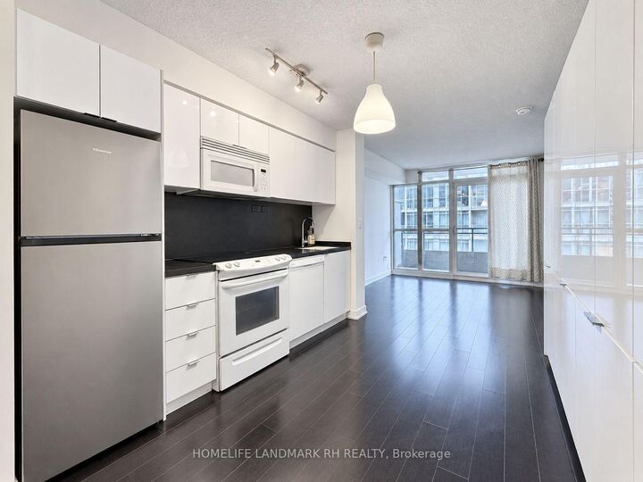Property Photo:  10 Capreol Court 717  ON M5V 4B3 
