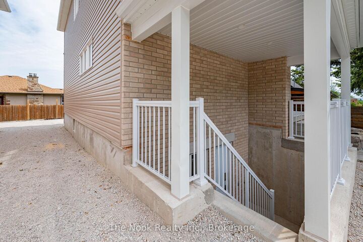 Property Photo: 403 Thorton Road N 3 ON L1J 6S9