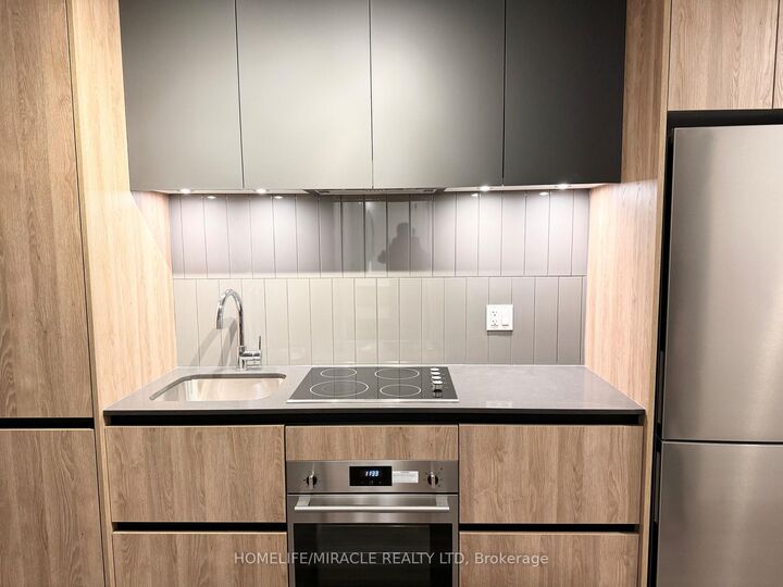 Property Photo:  7950 Bathurst Street 2210  ON L4J 0B8 