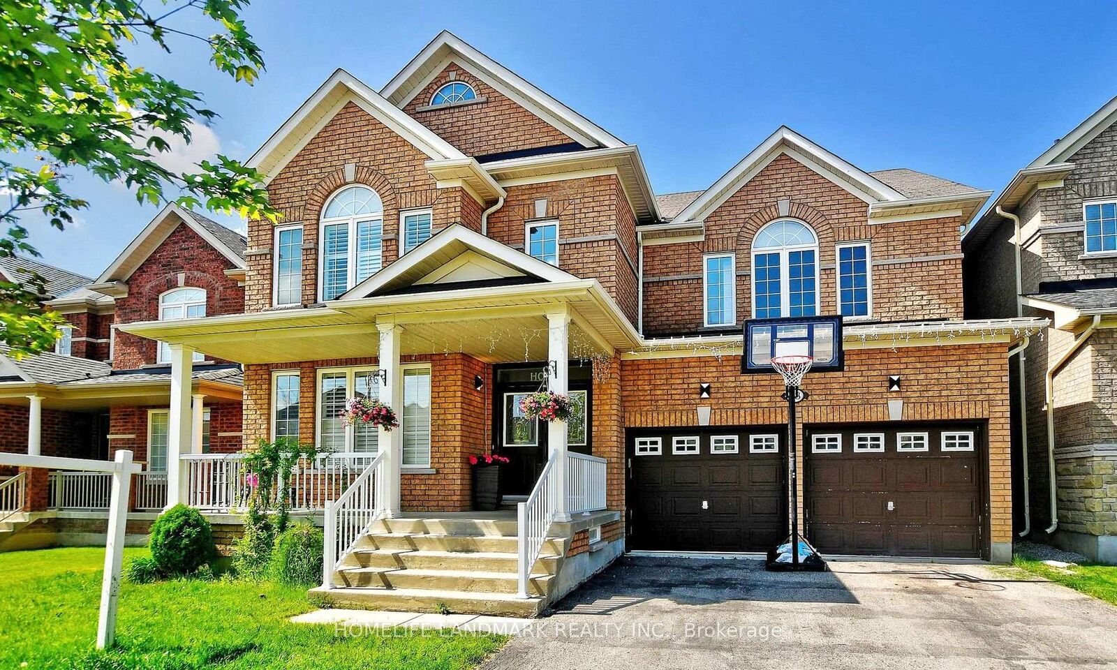 Property Photo:  18 Halldorson Avenue  ON L4G 7Z2 