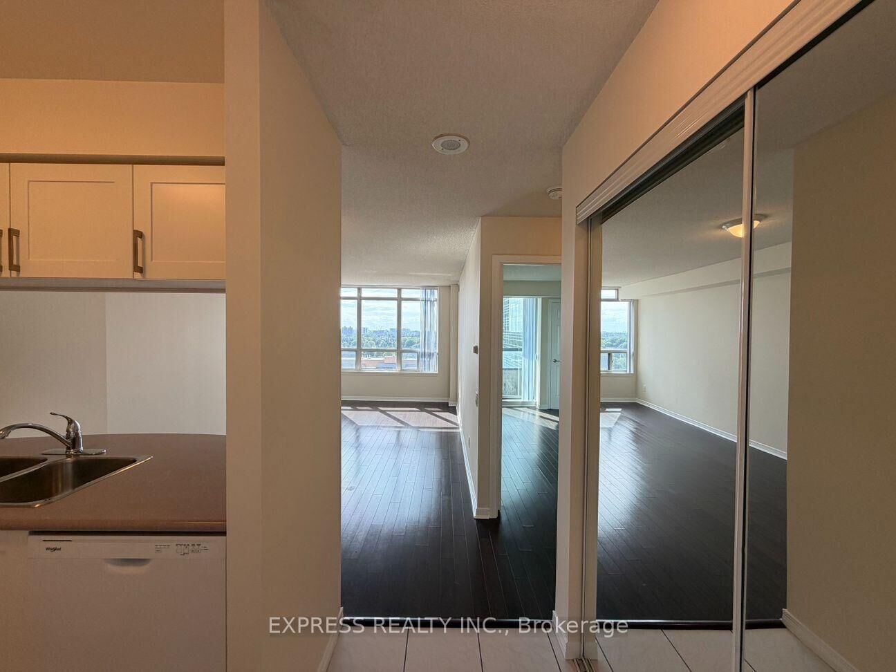 Property Photo:  8 Hillcrest Avenue 1202  ON M2N 6Y6 