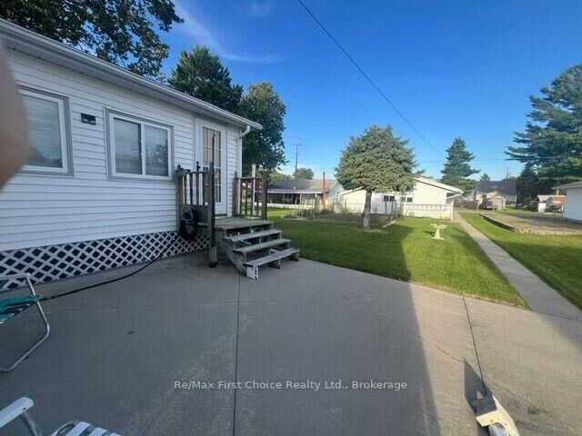 Property Photo:  942 Crowe Avenue  ON P9A 2L9 