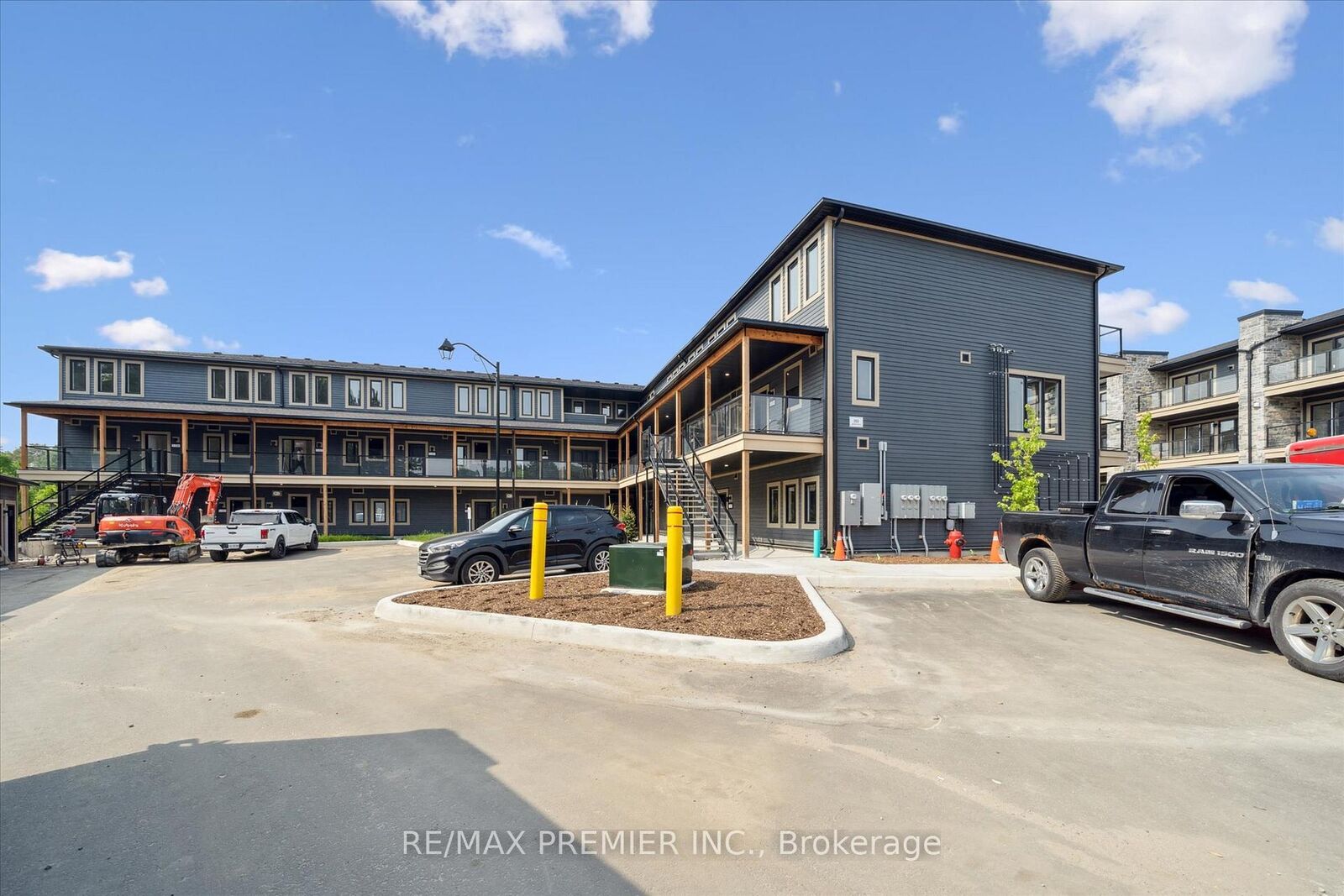 Property Photo:  253 Crescent Bay Lane 3-105  ON P1H 1C2 