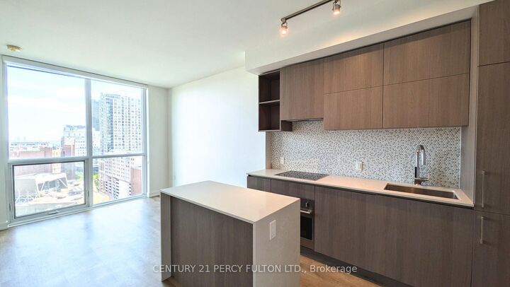 Property Photo:  1 Yorkville Avenue 1610  ON M4W 1L1 