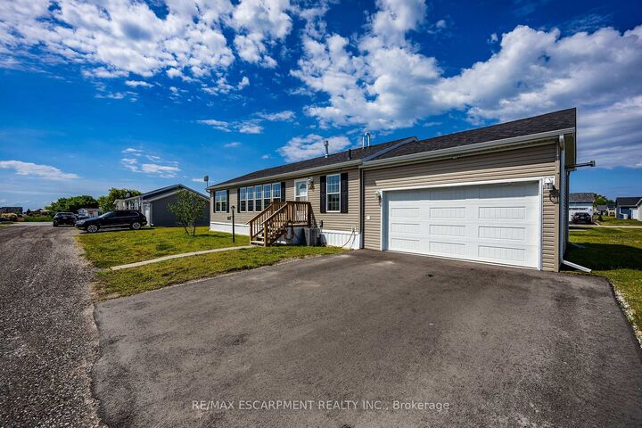 Property Photo: 11 Hickory Hollow ON N0A 1P0