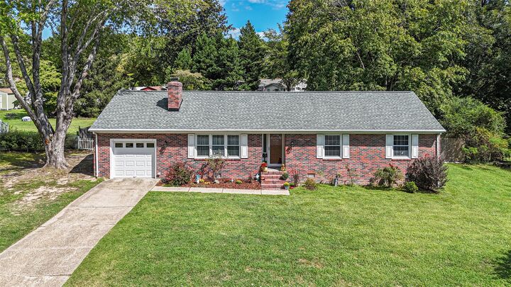 Property Photo: 111 Laurel Lane VA 23185