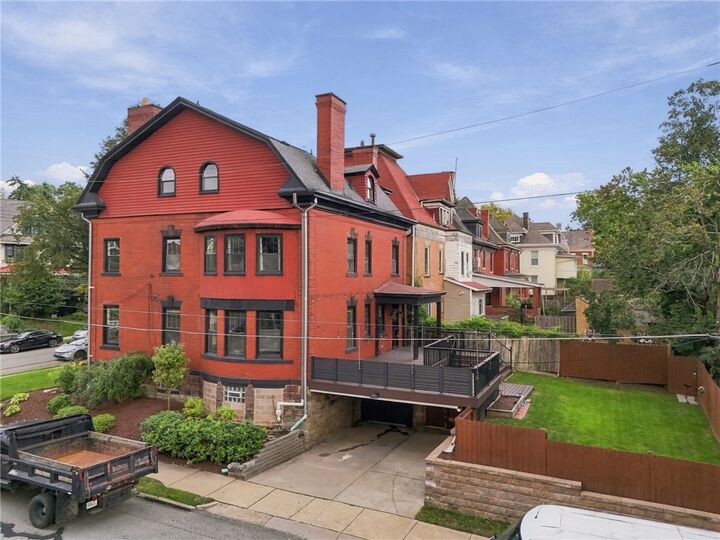 Property Photo:  5700 Elgin St  PA 15206 
