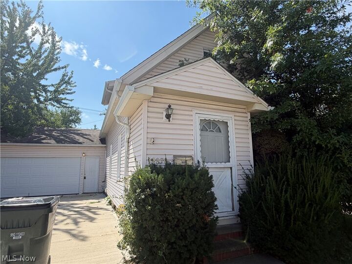 Property Photo:  19870 Pasnow Avenue  OH 44119 