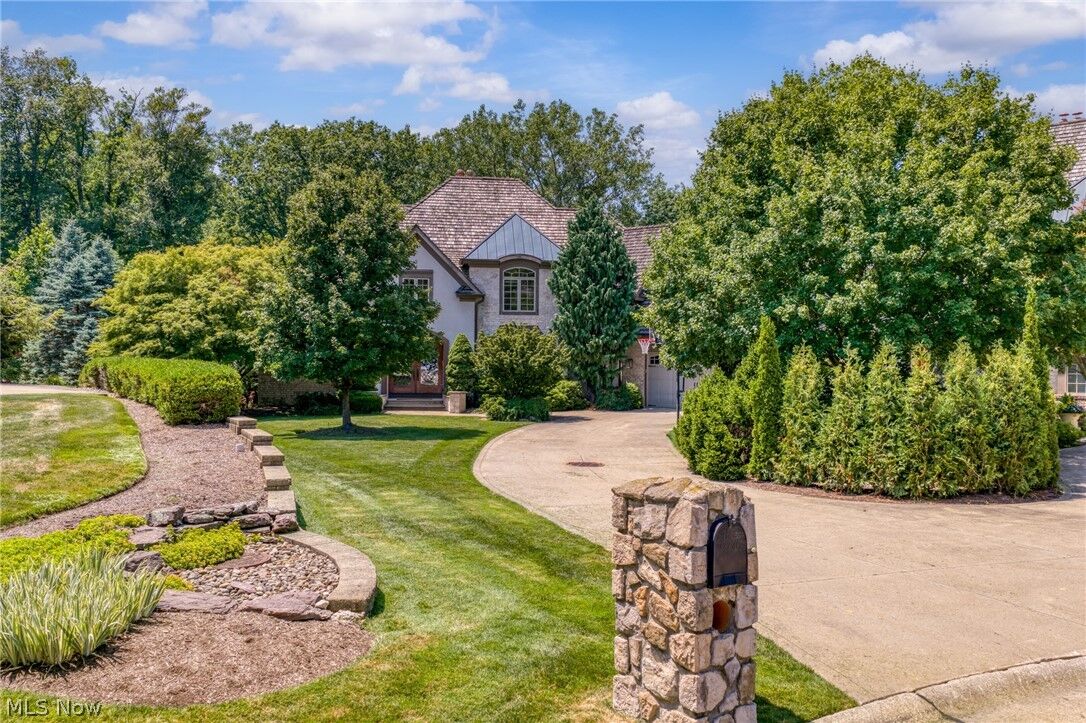 Property Photo:  60 Hamlet Court  OH 44108 
