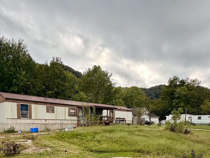 Property Photo: 259 W 2nd Avenue KY 41175