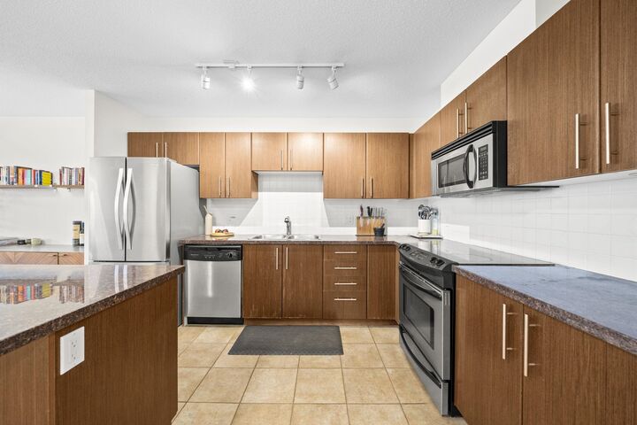 Property Photo:  2088 Madison Avenue 1007  BC V5C 6T5 