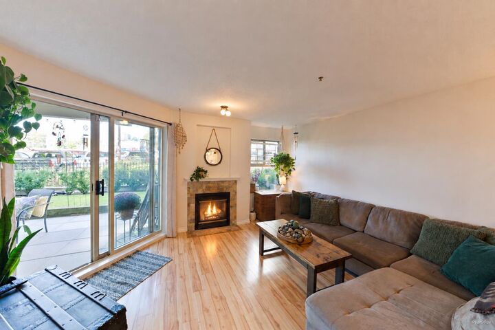 Property Photo: 215 Twelfth Street 206 BC V3M 4H4