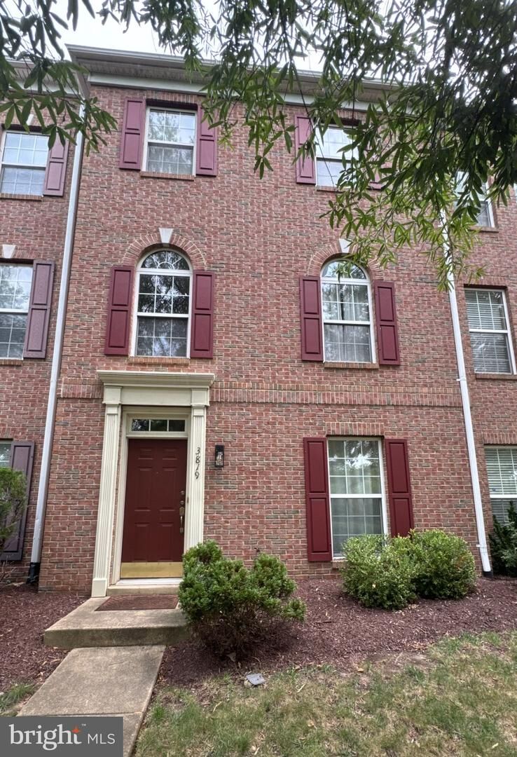 Property Photo: 3819 Eisenhower Avenue VA 22304