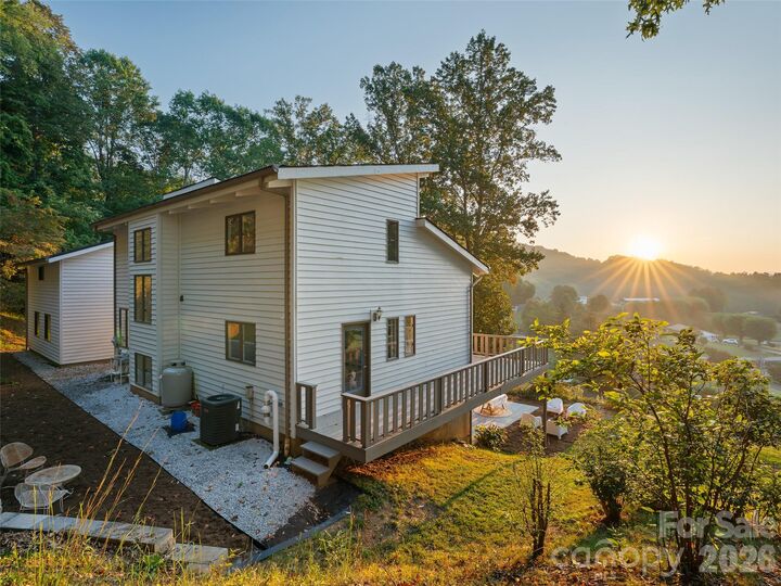 Property Photo:  343 Mountain View Road  NC 28714 