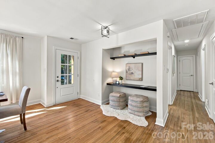 Property Photo:  1142 Fox Run Drive  NC 28212 