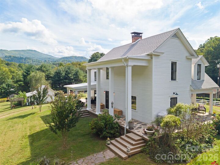 Property Photo:  609 Auburn Road  NC 28786 
