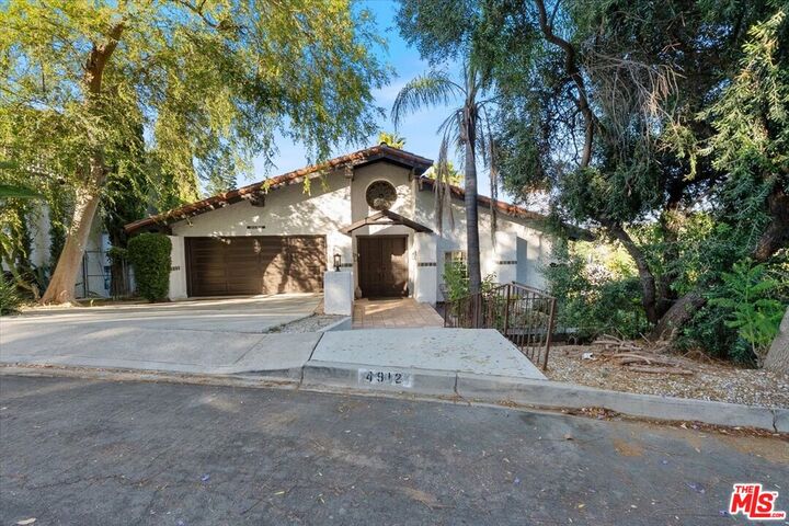 Property Photo: 4912 Llano Dr CA 91364
