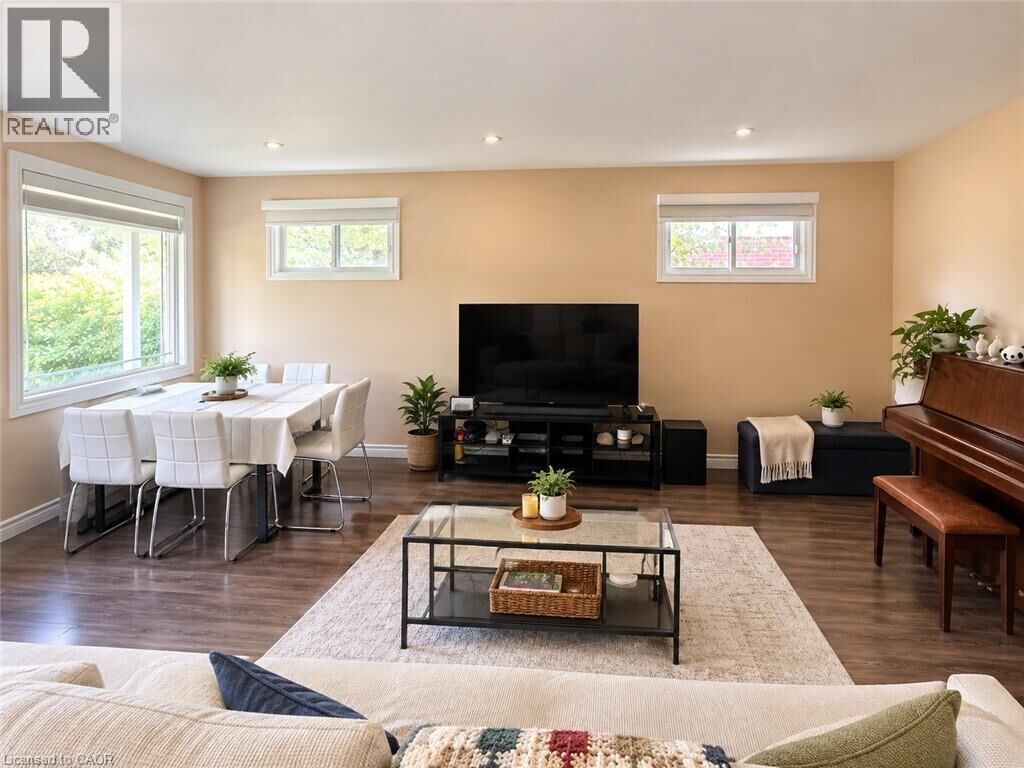 Property Photo: 73 Larkspur Crescent ON N2M 4W8
