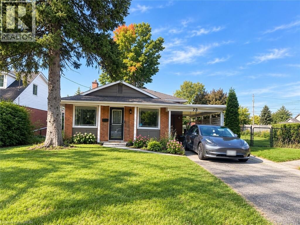 Photo de la propriété: 73 Larkspur Crescent ON N2M 4W8