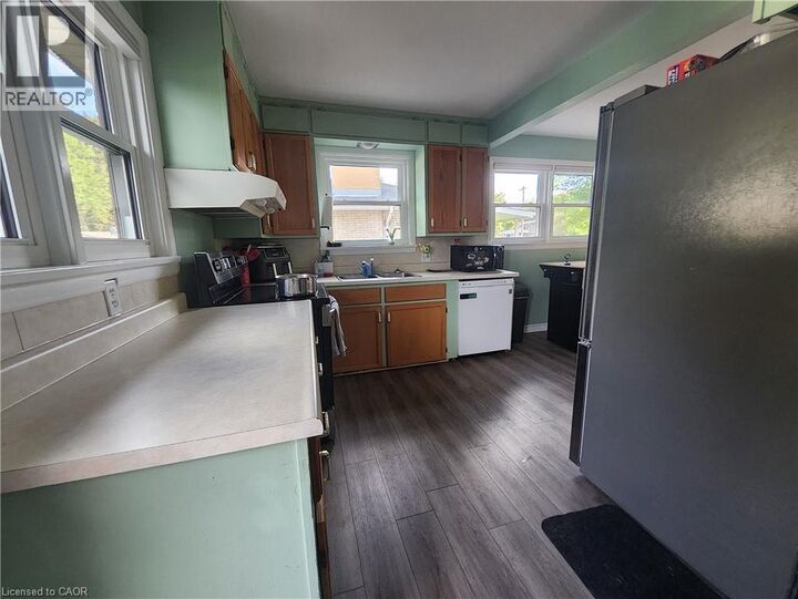 Property Photo:  33 Lee Avenue  ON N3Y 3K3 