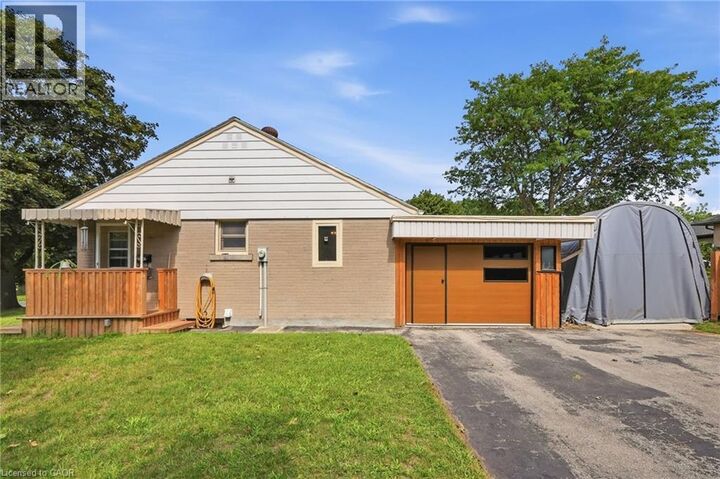 Property Photo:  21 Oakwood Avenue  ON N2H 6G8 