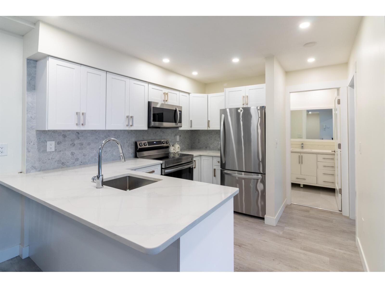Property Photo:  7115 134 Street 12  BC V3W 4T1 