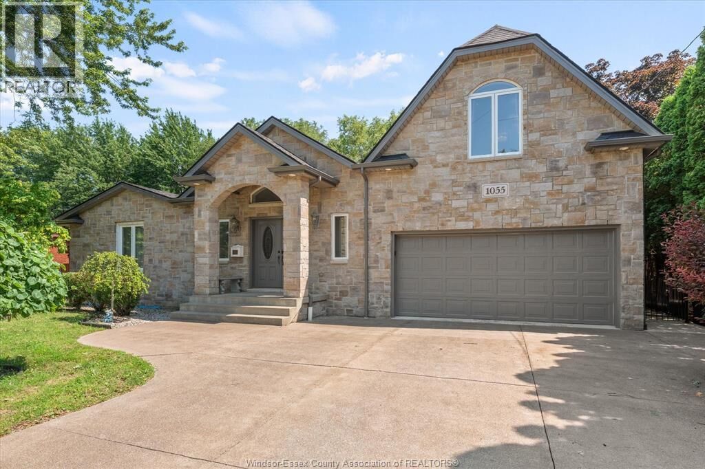 Property Photo:  1055 Roseland Drive South  ON N9G 1T9 