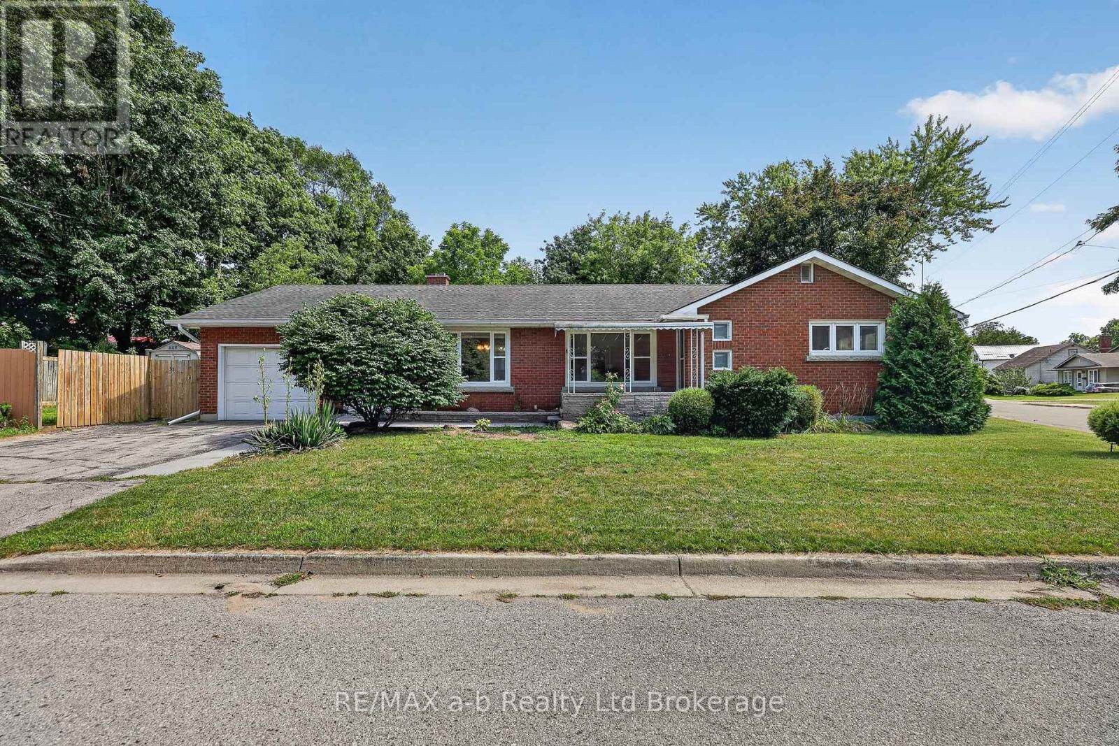 Property Photo: 58 Victoria Street ON N4G 3Z7