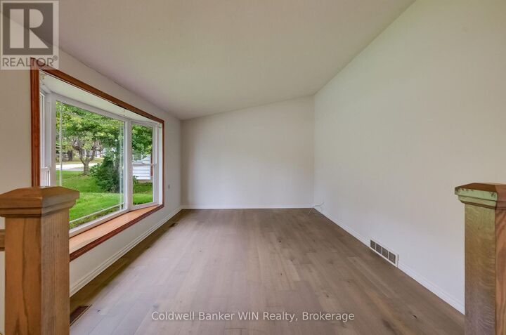 Property Photo: 456 Queen Street West ON N0G 2L3
