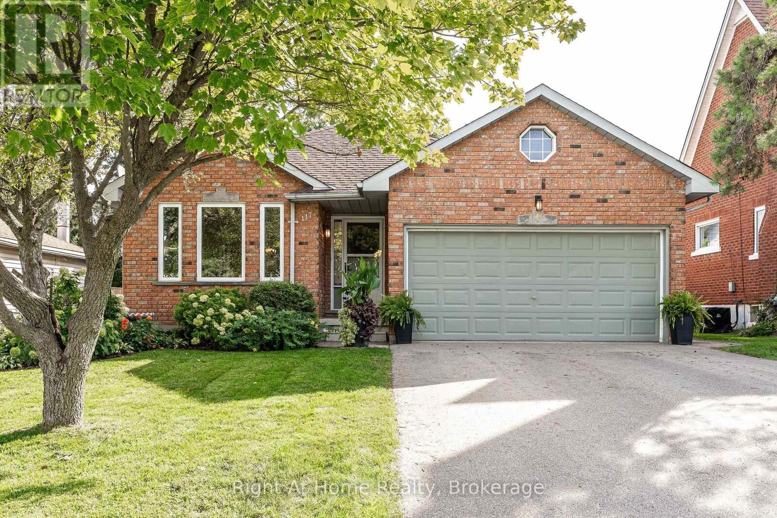 Property Photo:  117 Pleasant Drive  ON N5A 4X5 
