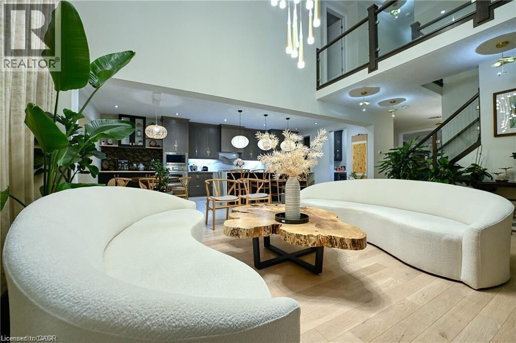 Property Photo:  923 Eaglecrest Court  ON N2K 0B8 