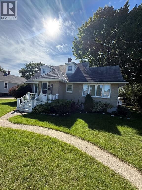 Property Photo:  881 Michigan Avenue  ON N7V 1L7 
