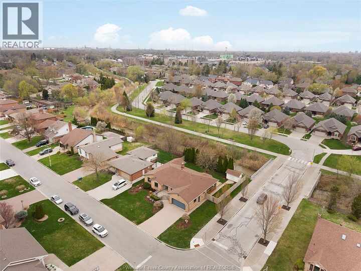 Property Photo:  2098 Edgemore Avenue  ON N9H 2K1 