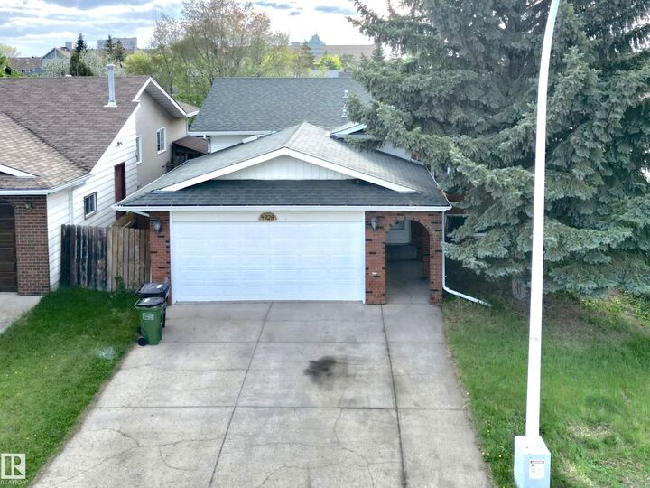Property Photo:  4928 31 Avenue NW  AB T6L 5H6 