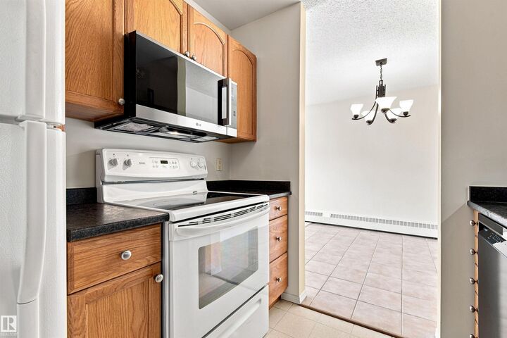 Property Photo:  10511 19 Av NW  AB T6J 5S8 