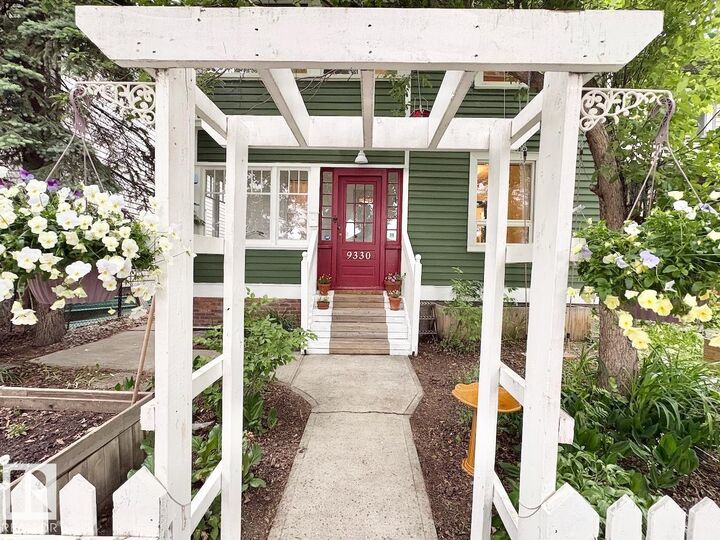 Property Photo:  9330 107 Avenue NW  AB T5H 0T5 