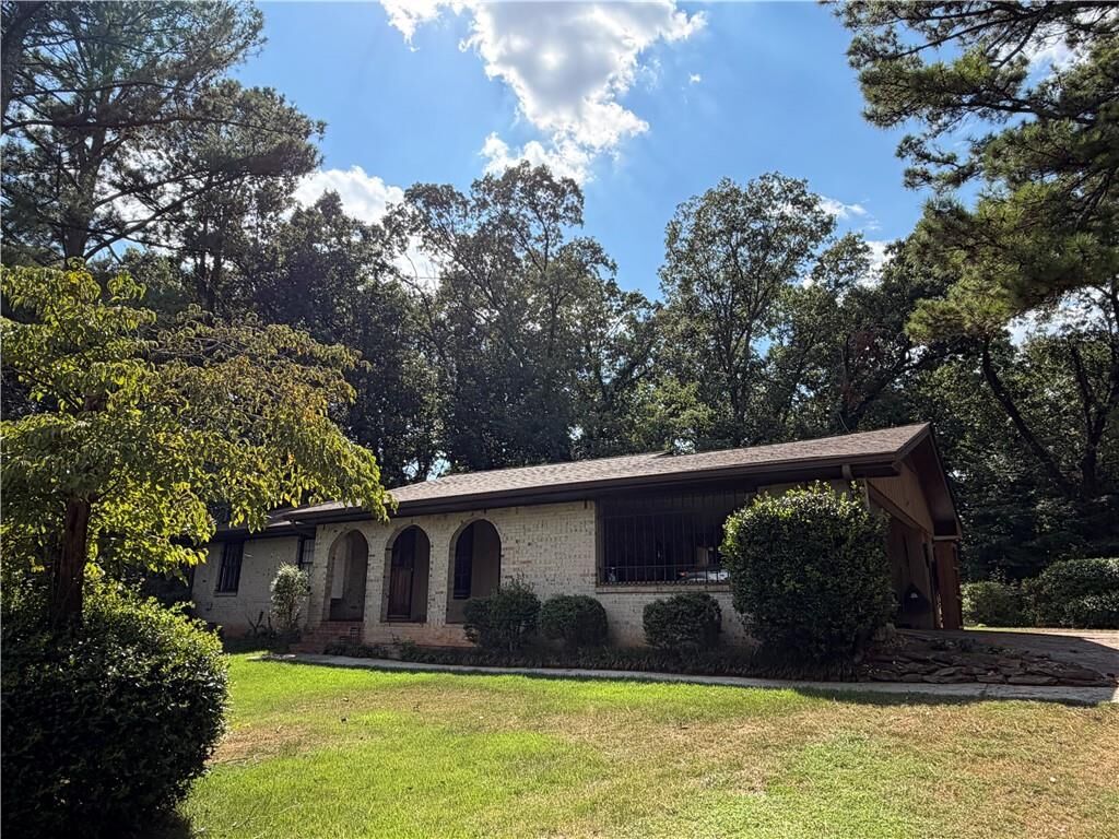 Property Photo: 4847 Shadowwood Court SW GA 30047