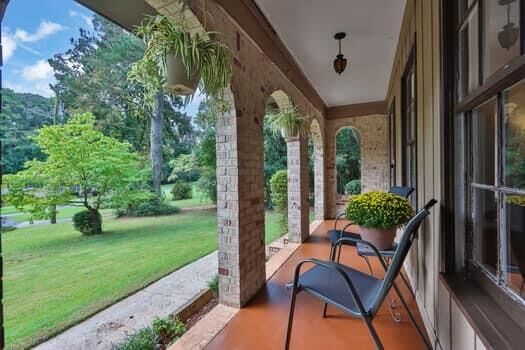 Property Photo: 4847 Shadowwood Court SW GA 30047