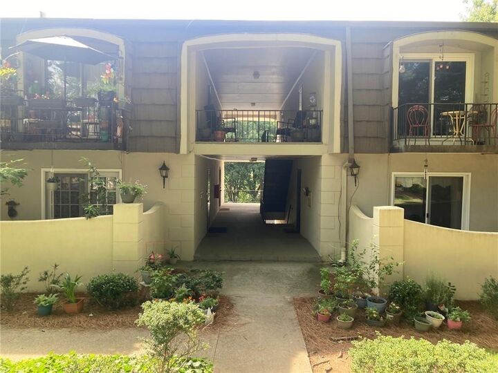 Property Photo:  725 Dalrymple  GA 30328 