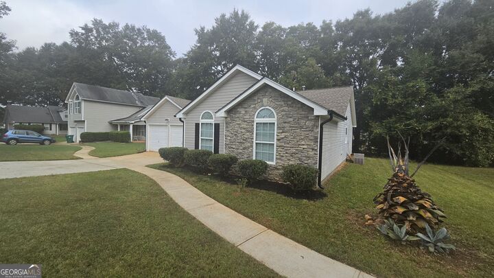 Property Photo:  208 Nadia Court  GA 30248 