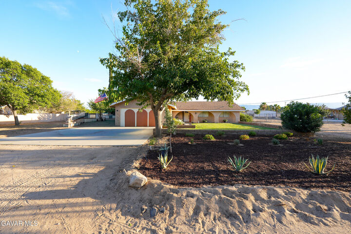 Property Photo: 1642 W Avenue L8 CA 93534