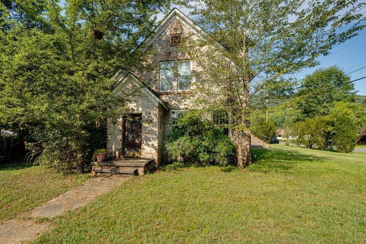 Property Photo:  303 W 7th Street W  TN 37347 