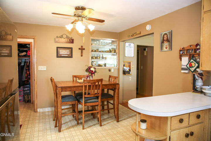 Property Photo:  228 S Main Avenue S  ND 58601 