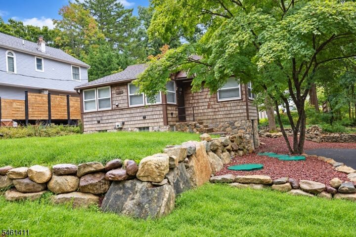 Property Photo:  5 Rockwood Trl  NJ 07405 