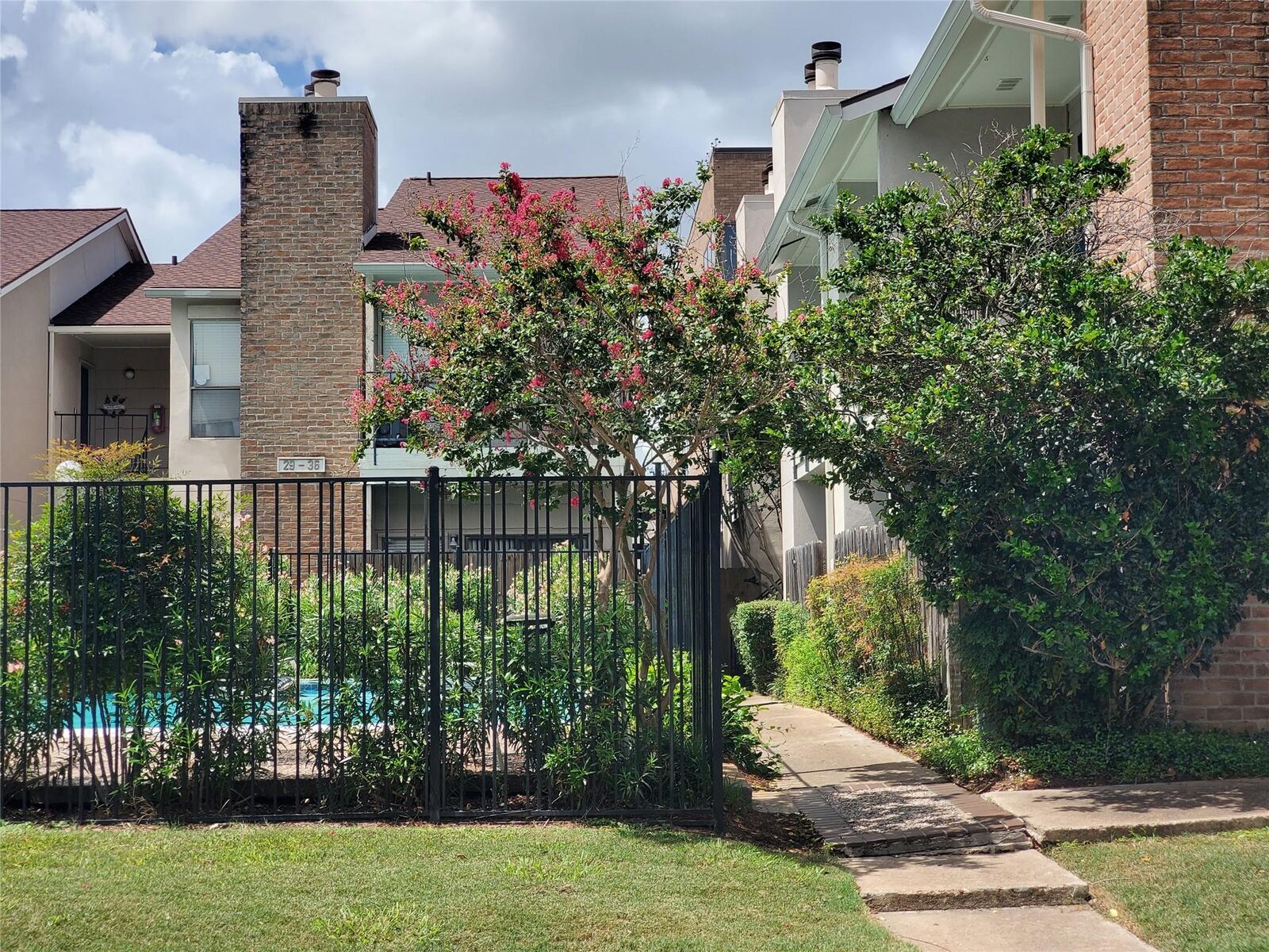 Property Photo:  1818 Augusta Drive 29  TX 77057 