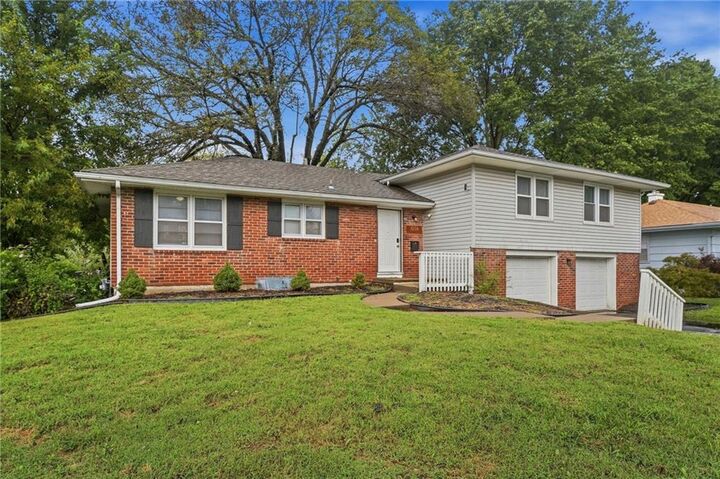 Property Photo: 3238 N Chippewa Drive MO 64116