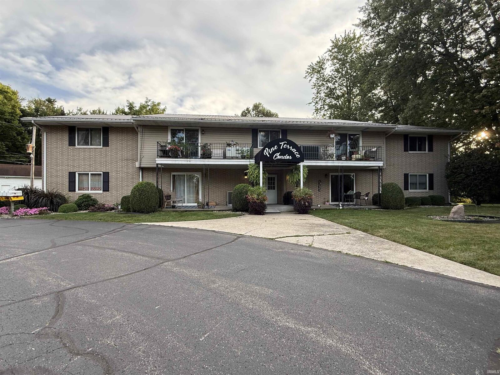 Property Photo: 11099 N State Road 13 IN 46567