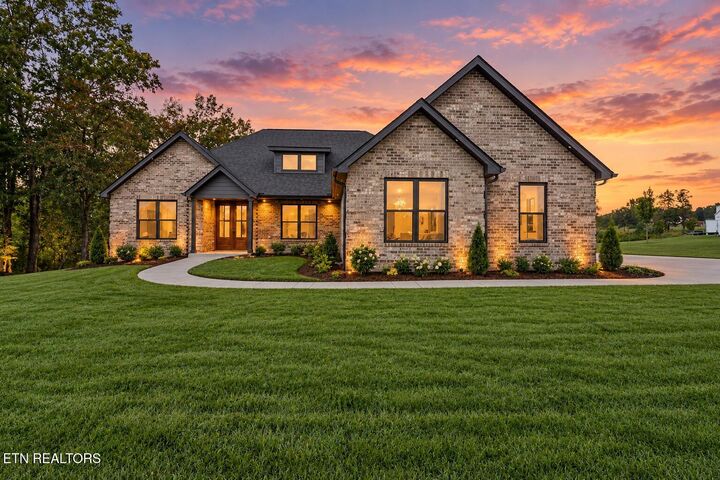 Property Photo: 833 Keating Loop TN 38555