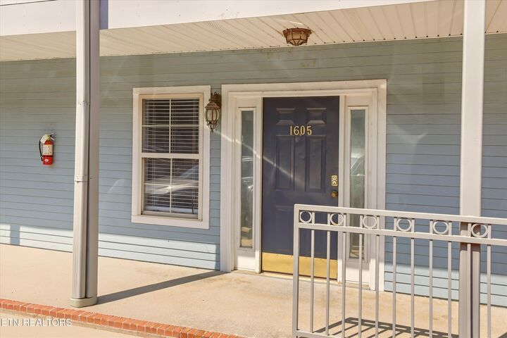 Property Photo: 1605 Queen Anne Way TN 37916