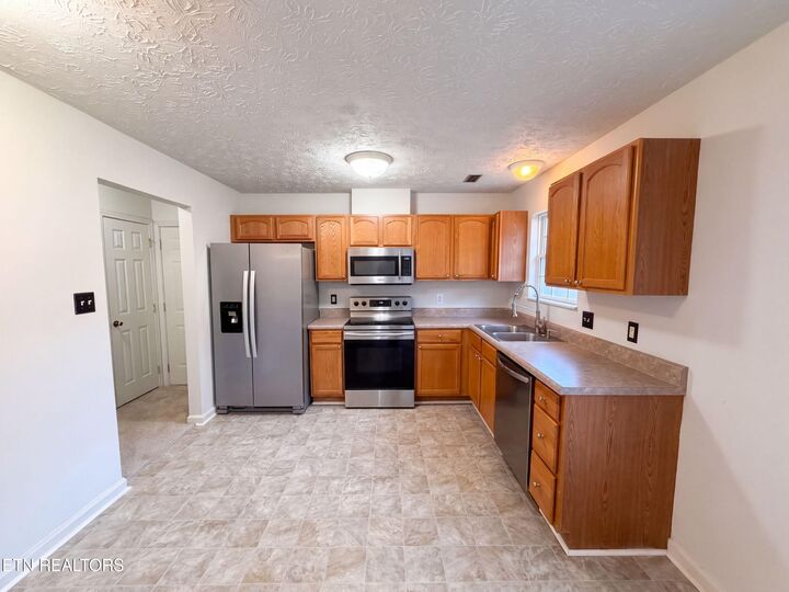 Property Photo: 7111 Pinecroft Lane TN 37914
